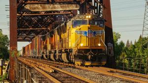 Former antitrust officials urge close look at rail merger rivals