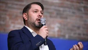 Gallego’s $20 federal minimum wage plan draws criticism
