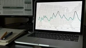 Illinois Quick Hits: Illinois employment continues moderate rise